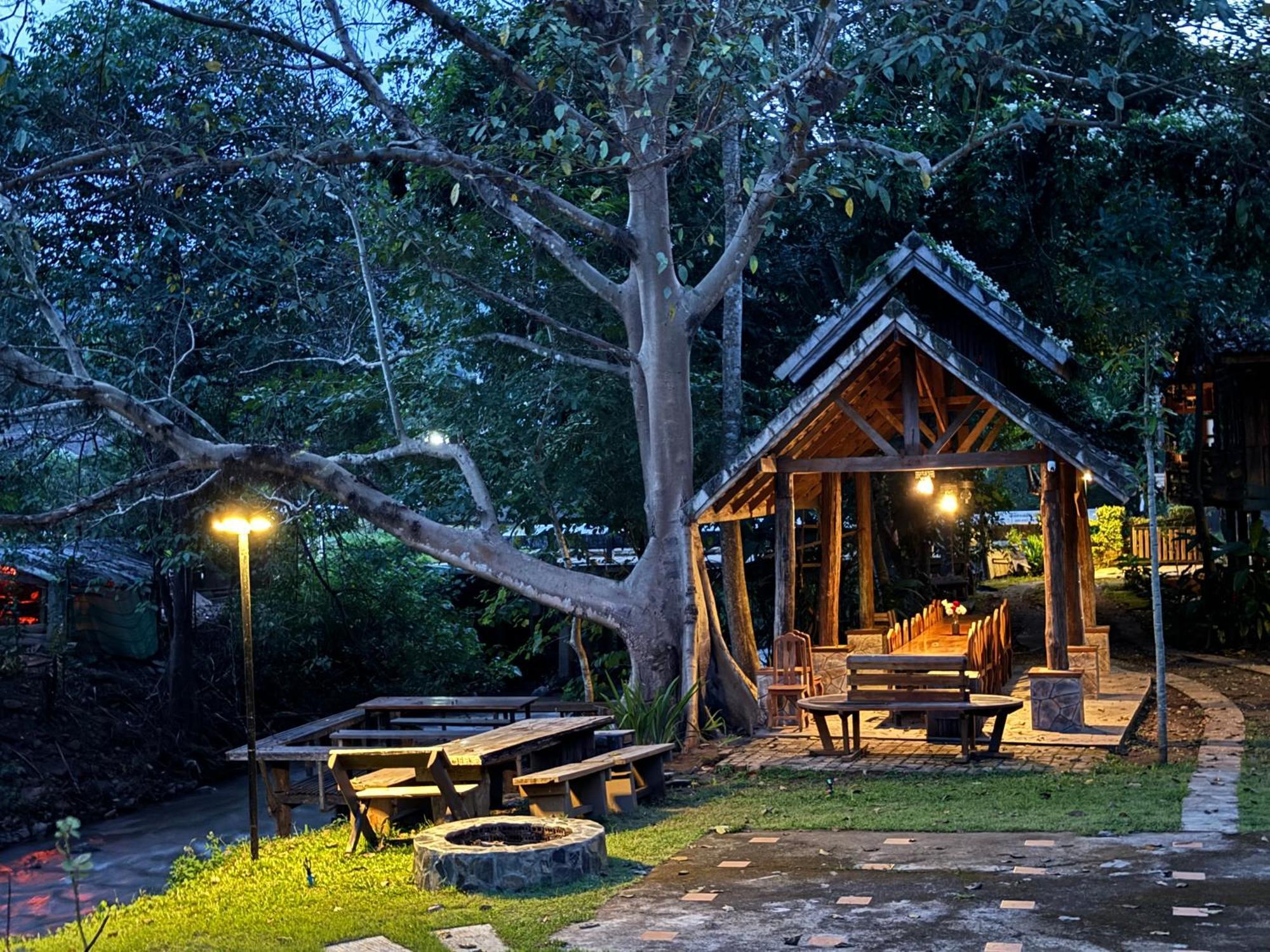 Отель Ban Kaew Mo Ra Glamping & Restaurant Pang Mapha Экстерьер фото