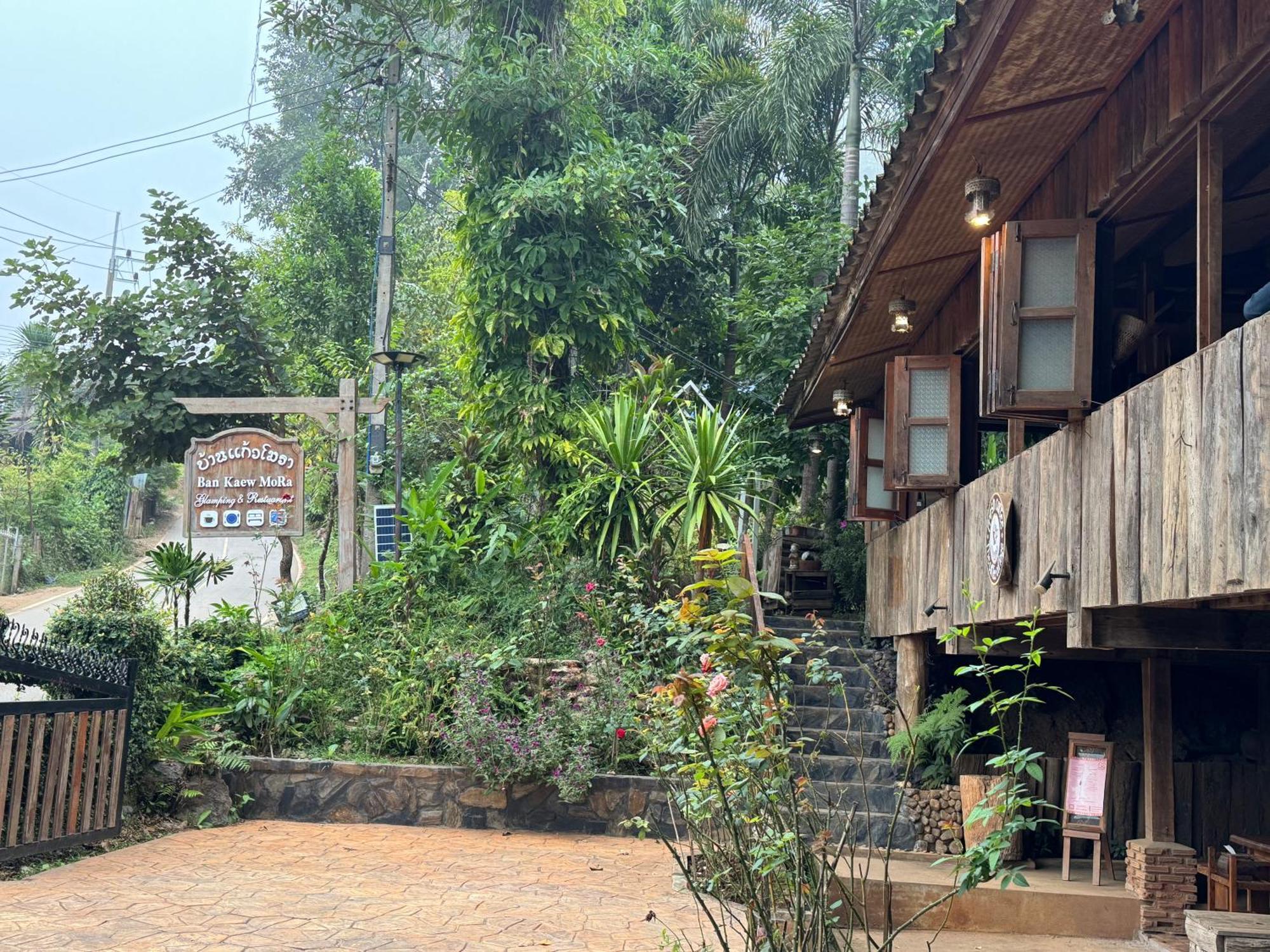 Отель Ban Kaew Mo Ra Glamping & Restaurant Pang Mapha Экстерьер фото